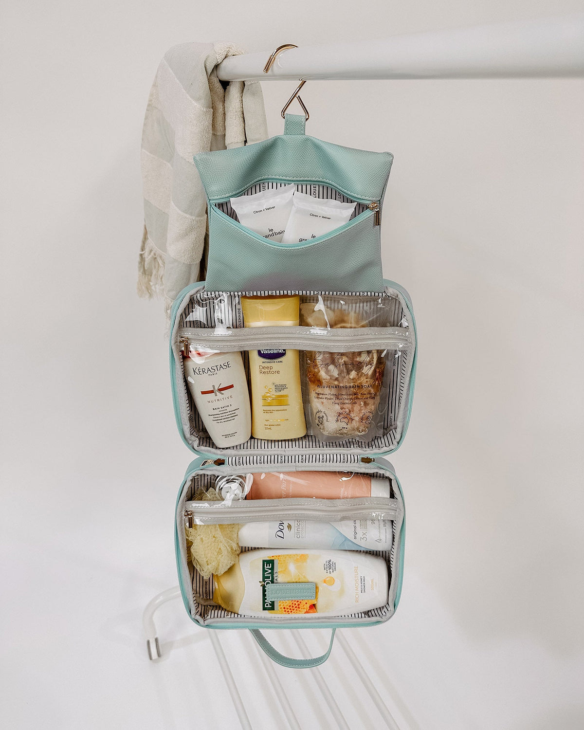 emme cosmetic and toiletry travel bag Louenhide JanSport Backpack — Design Elevate every journey with Style:CDS70MHA 7MH SPIN A 6y+