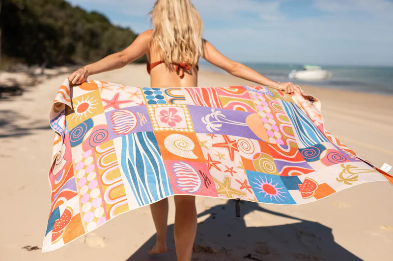 Nakie - Sand Free Beach Towel ‘Retro Shores’